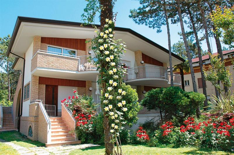 Villa Anny Lignano Sabbiadoro Exteriör bild