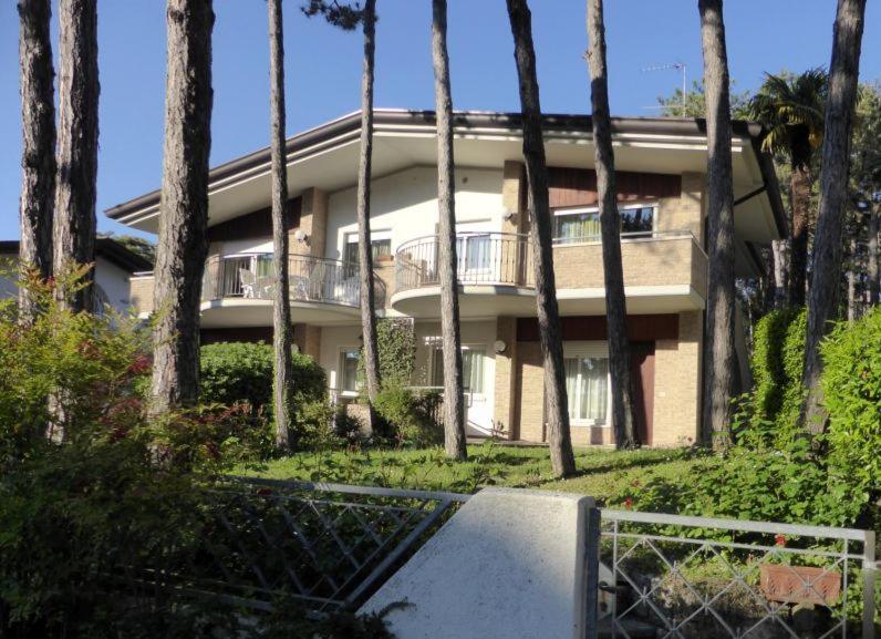 Villa Anny Lignano Sabbiadoro Exteriör bild